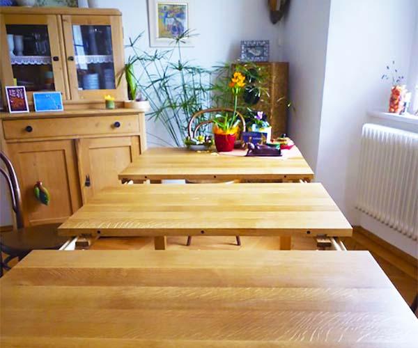 Tisch mit Vollholzauszug in Eiche